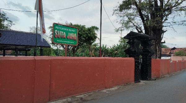 Para Calon Kuwu di Indramayu Silih Berganti Datangi Petilasan Pangeran Sutajaya