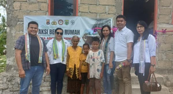 Penyerahan Rumah Bantuan untuk Oma Adolfina Nenosaet, Kolaborasi Polres TTS dan Relawan
