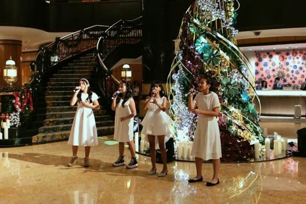 Hotel Bintang Lima di Surabaya Suguhkan Perayaan Akhir Tahun Penuh Kehangatan