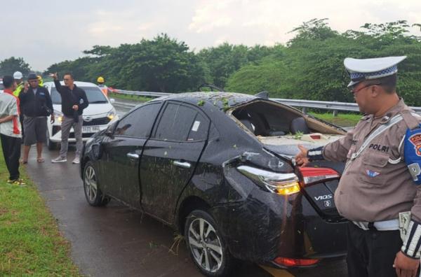 Kecelakaan Mengerikan: Ban Mobil Vios Selip di Tol Jombang-Mojokerto, Kepala Sopir Robek