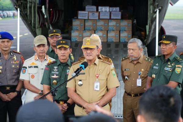 Bantuan Kemanusiaan Provinsi Sumsel Diangkut Pesawat Hercules ke Lokasi Bencana Sumatera