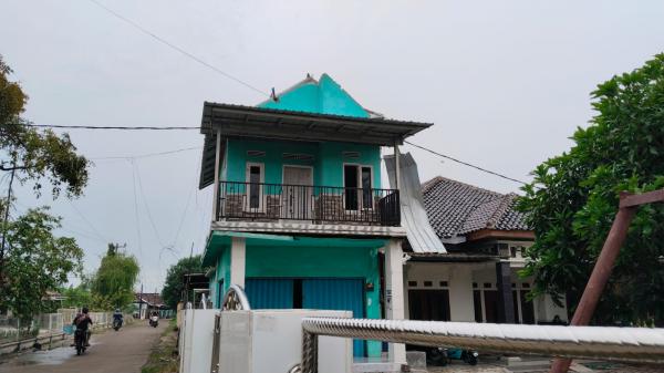 Atap Rumah Lepas saat Angin Kencang di Indramayu, Warga Sempat Selamatkan Anak-anak