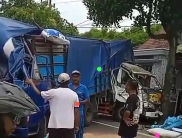 Breaking News Kecelakaan Beruntun 4 Truk di Jombang Gegara Sopir Mengantuk, Dua Luka Parah