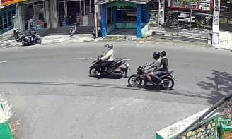 Rekaman CCTV Ibu-Ibu Korban Pejambretan di Jombang Viral di Media Sosial, Polisi Buru Pelaku!