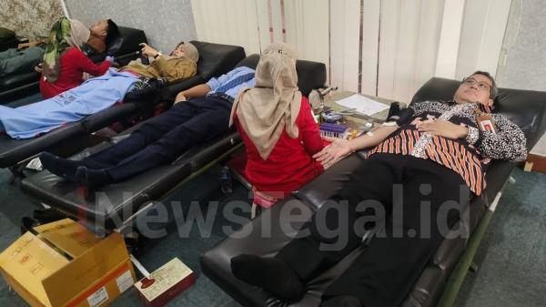 OJK Tegal Bersama FORKINKA Himpun 140 Kantong Darah
