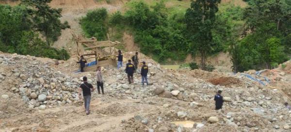 Tim Gabungan Gerebek Lokasi PETI di Kalumpang: Area Disegel, Pelaku Diburu