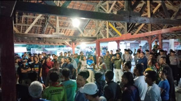 Ratusan Warga Cibereng di Indramayu Geruduk Kantor Desa, Protes Dugaan Pelanggaran Pilwu