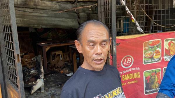 Mencekam! Pedagang di Depan TMP Kalibata Bobol Atap Ruko untuk Selamatkan Diri dari Kebakaran