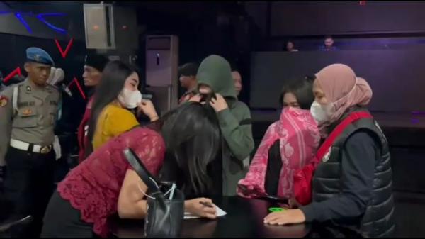 Jelang Nataru, Sebanyak 121 Orang di Tempat Hiburan Malam Tuban Dites Urine