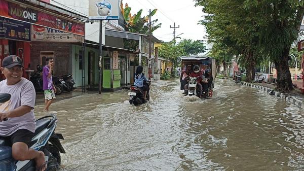 Hujan Deras, Sungai Kendal Meluap Rendam Ratusan Rumah Warga