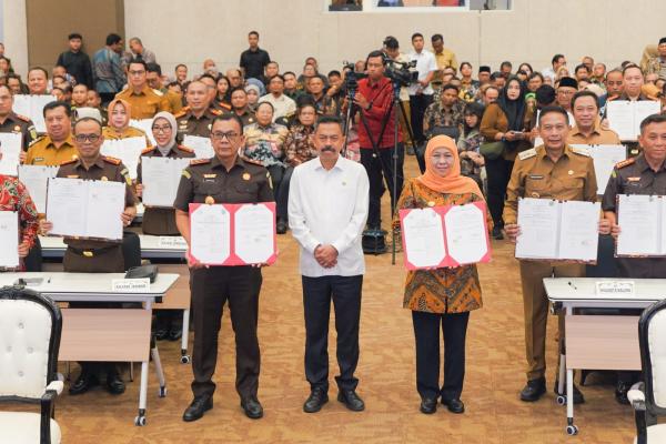 Khofifah–Kajati Jatim Teken MoU Penerapan Pidana Kerja Sosial