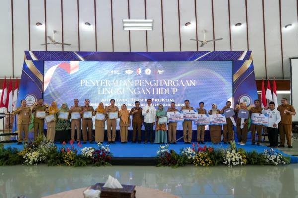 Peduli Perubahan Iklim, Ratusan Sekolah & Desa di Bojonegoro Raih Penghargaan Lingkungan Hidup