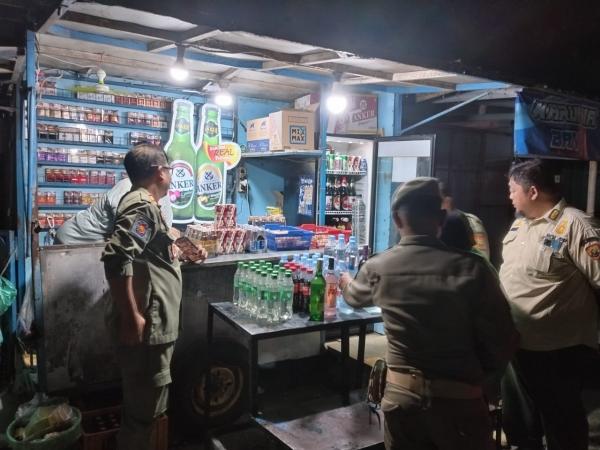 Sragen Darurat Miras, Satpol PP Bongkar Warung dan Outlet Penjual Minol Tak Berizin