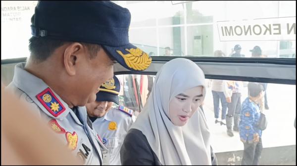 Jelang Libur Nataru, Kru dan Armada Bus di Terminal Harjamukti Cirebon Diramcek