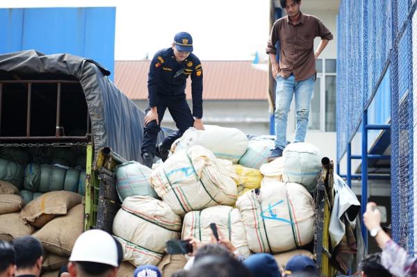 Ini Barang yang Dimusnahkan Bea Cukai Sumbagtim di Palembang, Ada Ballpress dan Rokok Ilegal
