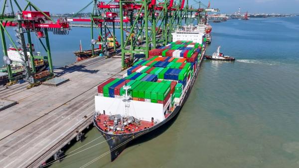 Surabaya Masuk Rute Utama Asia, MV YM Continuity Resmi Beroperasi di Teluk Lamong