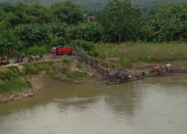 Cari Ikan dengan Rakit Drum, Pria Asal Rengel Tenggelam di Bengawan Solo
