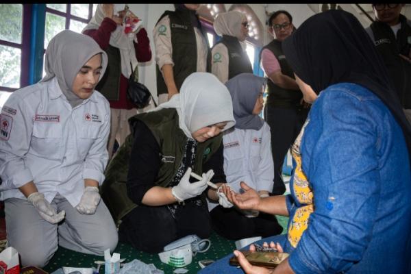 Kemendikti Saintek Kirim Relawan, Pengungsi Banjir Bandang Terlayani Medis