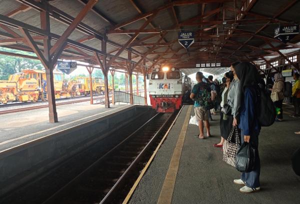 KAI Catat Lonjakan Penumpang Nataru Berlangsung di Stasiun Bojonegoro