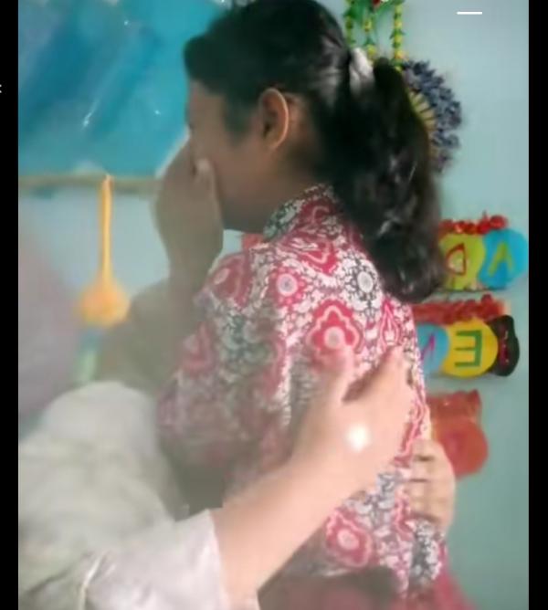 Viral! Murid SD Nangis Ambil Rapor Sendiri, Orang Tua Gak Datang sebab Sudah Bercerai