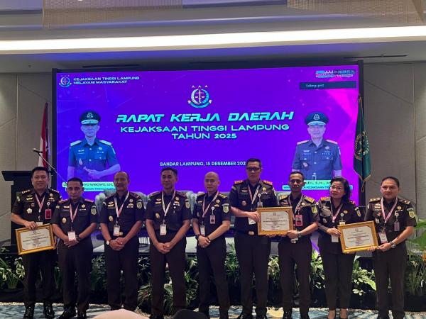 Pidsus Kejari Pringsewu Sabet Penghargaan Prestisius dari Kejati Lampung