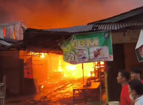 Kebakaran Hebat Kompleks Pasar Pagi Pemalang, Belasan Kios Ludes