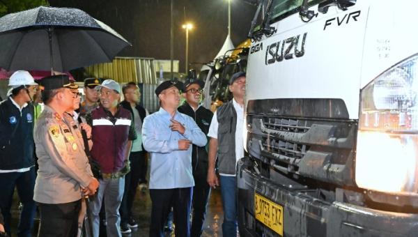 Menteri Perhubungan Tinjau Pelabuhan Pelindo Pastikan Kelancaran Arus Kendaraan Jelang Malam Natal