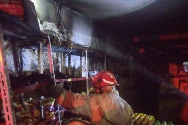 Kebakaran Toko Raja Cuan di Jombang, Dagangan Perlengkapan Bayi Ludes Dilalap Api