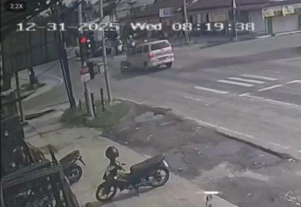 Kecelakaan di Palangka Raya, Driver Ojol Tewas Tabrakan dengan Ambulans Terekam CCTV