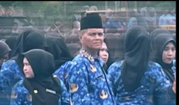 Setelah 16 Tahun Mengajar dengan Gaji 300 Ribu, Buhari Terima SK PPPK Paruh Waktu