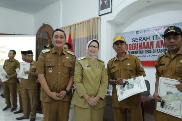 Perkuat Layanan Kesehatan, Pemkab Lumajang Serahkan 29 Ambulans untuk Desa