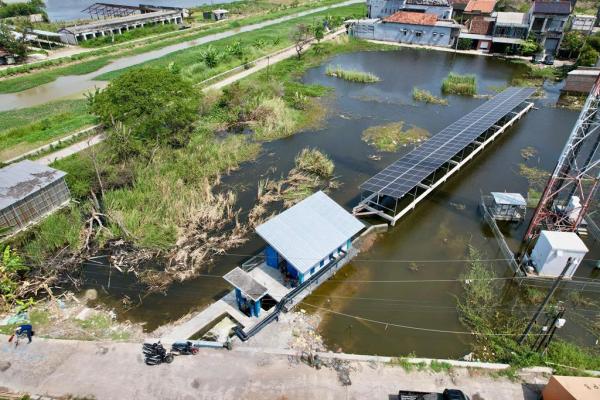 Tanpa BBM di Ujung Tahun, Pompa Surya Mulai Kerja Atasi Banjir Rob Demak