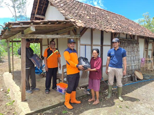 BPBD Tulungagung Salurkan Bantuan bagi Warga Terdampak Angin Kencang