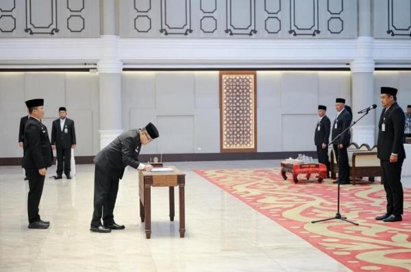 Bobby Nasution Lantik 4 Pejabat Sumut, Instruksikan Percepatan Pemulihan Pascabencana