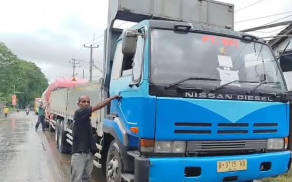 Terjebak Banjir, Ratusan Truk di Cilegon Antre 1 Hari 1 Malam Menuju Pelabuhan