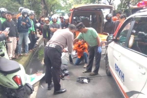 Kecelakaan Maut di Depan Komplek Dosen UI Ciputat, Satu Pengendara Motor Tewas