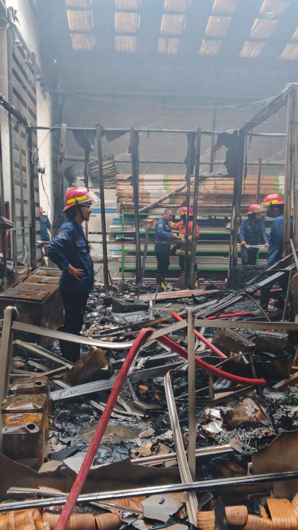 Kebakaran di Biz-Park Sidoarjo: Api Hanguskan Ruangan Kantor Seluas 48 Meter Persegi