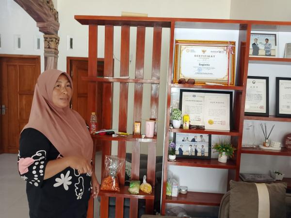 Ibunda Sugianto Haru dan Bangga, Putranya Terima Penghargaan dari Presiden Korea Selatan