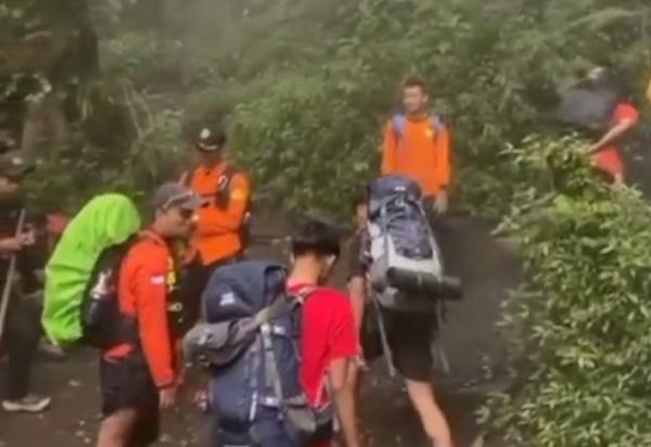 Memasuki Hari Kedelapan, Pencarian Syafiq Pendaki Gunung Slamet Belum Ditemukan