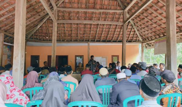 Kantor Desa Kedungsumur Probolinggo Digeruduk Ratusan Warga dan LSM, Ini Penyebabnya