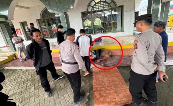 Dibawa 7 OTK Terekam CCTV, Misteri Mayat Pria Tanpa Identitas di Teras Masjid Raodah Tuljanna Marang