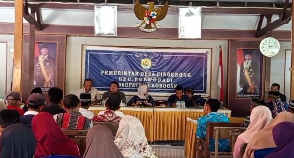 Warga Desa Cingkrong Tolak Penggusuran Madrasah untuk Pembangunan KDMP