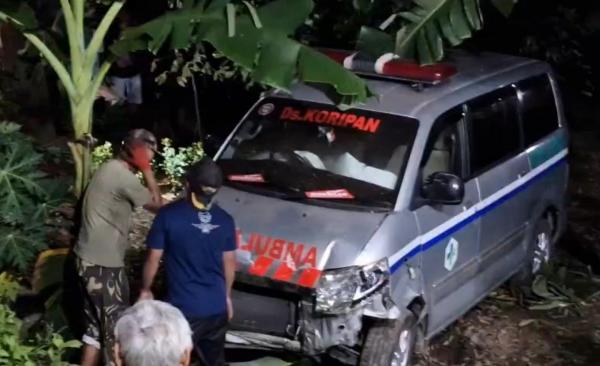 Kronologi Mobil Ambulans Mendadak Tabrak Pagar Rumah Warga di Ponorogo