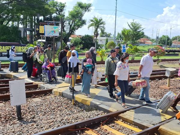 Cirebon Perkuat Peran Strategis Mobilitas Jawa, KAI Daop 3 Layani 276.816 Pelanggan Selama Nataru