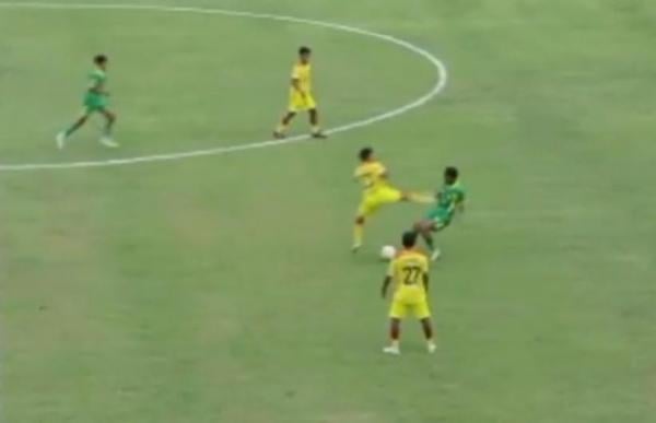 Viral! Pemain Perseta Kena Tendangan Kungfu hingga Terkapar, Begini Kronologinya