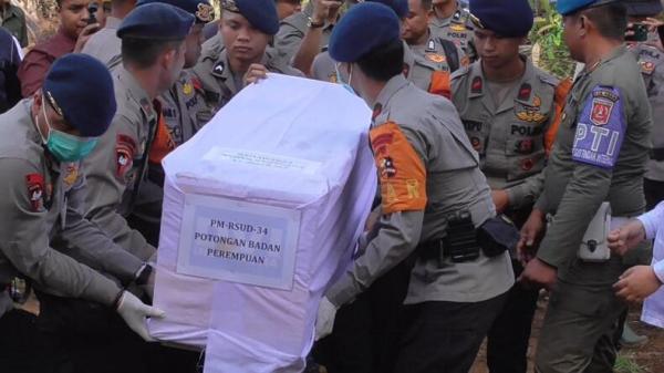 Identifikasi Berlanjut, Enam Jenazah Korban Banjir Bandang Palembayan Dimakamkan