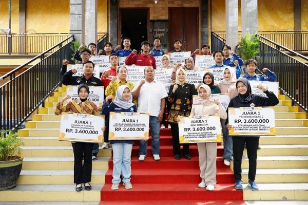 Berprestasi Tingkat Nasional hingga Internasional, Mahasiswa Unigoro Diguyur Beasiswa