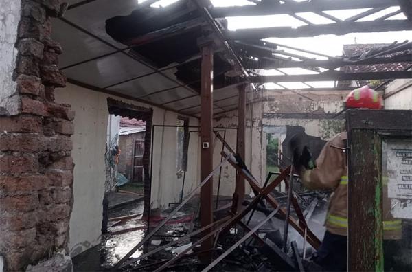 Bakar Sarang Tawon, Rumah Kosong di Bantul Ikut Ludes Terbakar