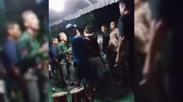 Viral MC Musik Dangdut Dikeroyok, Ungkap Sempat Tersangkut di Pohon dan Terus Dihajar