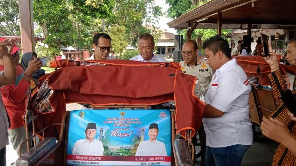 Ratusan Tukang Becak di Tulungagung Terima Becak Listrik Bantuan Presiden